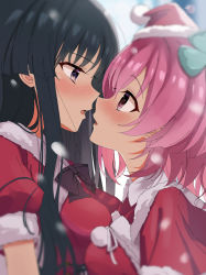 Rule 34 | 2girls, assault lily, black hair, blurry, blurry background, blush, bow, bowtie, breasts, capelet, christmas, clover hair ornament, commentary request, cropped jacket, depth of field, eye contact, face-to-face, four-leaf clover hair ornament, from side, fur-trimmed capelet, fur-trimmed headwear, fur trim, hair between eyes, hair ornament, hat, highres, hitotsuyanagi riri, long hair, looking at another, medium breasts, mini hat, multiple girls, nose blush, official alternate costume, outdoors, parted lips, pink eyes, pink hair, pom pom (clothes), profile, puffy short sleeves, puffy sleeves, purple bow, purple bowtie, purple eyes, red capelet, red headwear, red shirt, santa hat, shirai yuyu, shirt, short hair, short sleeves, sidelocks, snowing, upper body, youmtk1714, yuri