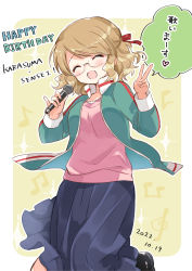 Rule 34 | 1girl, ^ ^, aqua jacket, beamed eighth notes, black footwear, blue skirt, blush, brown hair, character name, closed eyes, dated, dot nose, eighth note, english text, facing viewer, feet out of frame, floating hair, glasses, hair ribbon, half updo, happy, happy birthday, hara yui, heart, highres, holding, holding microphone, jacket, karasuma sakura, kin-iro mosaic, long skirt, long sleeves, microphone, musical note, musical note background, official art, open clothes, open jacket, open mouth, outline, outside border, pink shirt, pinky out, pleated skirt, popped collar, red ribbon, ribbon, rounded corners, semi-rimless eyewear, shirt, short hair, skirt, smile, solo, sparkle, speech bubble, spoken heart, standing, swept bangs, track jacket, treble clef, under-rim eyewear, v, w arms, wavy hair, white outline, yellow background