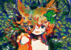 Rule 34 | 1other, abstract, ambiguous gender, animal ears, animal hands, green eyes, hair between, hair between eyes, highres, leaf, leaf background, multicolored hair, no lineart, nude, open mouth, original, paw pose, tsukamoto anabone, wavy hair