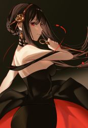 Rule 34 | 1girl, absurdres, bare back, black background, black dress, black hair, blood, bloody knife, breasts, closed mouth, dress, earrings, feet out of frame, from side, hair ornament, hairband, highres, holding, holding knife, holding weapon, jewelry, knife, long hair, looking at viewer, medium breasts, red eyes, sideboob, solo, spy x family, standing, talnory, weapon, yor briar