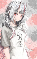 Rule 34 | 1girl, alternate costume, closed mouth, clothes writing, commentary request, floral background, floral print, highres, hololive, long hair, looking at viewer, multicolored hair, nakiri ayame, oni, print shirt, red eyes, red hair, shirt, short sleeves, smile, solo, spider lily print, streaked hair, upper body, wakaunderblade7, white hair, white shirt