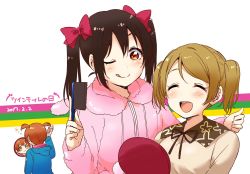 Rule 34 | 10s, 2017, 3girls, ;p, alternate hairstyle, black hair, black ribbon, blush, bow, brown hair, commentary, dated, hair bow, highres, holding, hoshizora rin, jacket, koizumi hanayo, ksk (semicha keisuke), looking at mirror, love live!, love live! school idol project, mirror, multiple girls, one eye closed, orange hair, pink jacket, red bow, red eyes, ribbon, smile, tongue, tongue out, translation request, twintails, twintails day, yazawa nico, yellow eyes, zipper