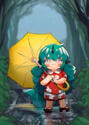 Rule 34 | 1girl, :3, blurry, blurry background, closed mouth, cloud print, curly hair, forest, full body, geta, green eyes, grey eyes, highres, holding, holding umbrella, horns, komano aunn, long hair, looking at viewer, nature, outdoors, rain, red shirt, shirt, short sleeves, shorts, single horn, smile, solo, standing, touhou, uchisaki himari, umbrella, white shorts, yellow umbrella