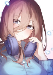 Rule 34 | 1girl, absurdres, blue cardigan, blue eyes, blush, breasts, brown hair, cardigan, closed mouth, collared shirt, commentary request, go-toubun no hanayome, hair between eyes, headphones, headphones around neck, highres, koki 1009, large breasts, long sleeves, looking at viewer, medium hair, nakano miku, shirt, smile, white shirt