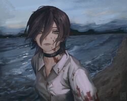 Rule 34 | 1girl, beach, black choker, black hair, blood, blood on clothes, blood on face, chainsaw man, choker, closed mouth, collared shirt, commentary, english commentary, floating hair, footprints, green eyes, hair between eyes, highres, lips, looking at viewer, ocean, outdoors, reze (chainsaw man), sand, shirt, short hair, sky, solo, taorotana, water, white shirt