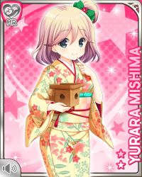 Rule 34 | 1girl, belt, blonde hair, bow, box, closed mouth, girlfriend (kari), green bow, grey eyes, hand raised, holding, japanese clothes, kimono, looking at viewer, mishima yurara, official art, pink background, pointing, pointing at self, qp:flapper, red belt, smile, solo, standing, tagme