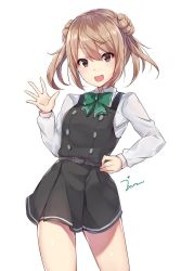 Rule 34 | &gt;:d, 1girl, bow, bowtie, brown eyes, commentary request, cowboy shot, double bun, dress, hair between eyes, hair bun, hand on own hip, kantai collection, light brown hair, long sleeves, looking at viewer, michishio (kancolle), michishio kai ni (kancolle), pinafore dress, signature, simple background, sleeveless, sleeveless dress, solo, twintails, v-shaped eyebrows, white background, zhi zhi/zu zu