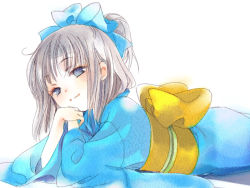 Rule 34 | 1girl, awai, blue bow, blue eyes, blue kimono, bow, grey hair, hair bow, head rest, japanese clothes, kimono, long sleeves, looking at viewer, lying, on ground, on stomach, own hands together, ponytail, short hair, simple background, smile, solo, white background