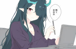 Rule 34 | 1girl, alternate costume, aqua horns, arknights, closed mouth, commentary request, dragon girl, dragon horns, dusk (arknights), green hair, hair over one eye, holding, horns, long hair, long sleeves, looking at viewer, one eye covered, pointy ears, purple sweater, raifu (rf), red eyes, simple background, smile, solo, speech bubble, sweater, translation request, upper body, white background