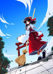 Rule 34 | 1girl, black hair, bow, broom, detached sleeves, female focus, full body, gradient background, hakurei reimu, japanese clothes, leaf, looking back, miko, nature, outdoors, plant, short hair, sky, solo, takana shinno, torii, touhou