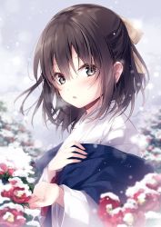 Rule 34 | 1girl, blurry, blurry background, blush, bow, breath, brown eyes, brown hair, day, depth of field, female saniwa (touken ranbu), flower, hair between eyes, hair bow, hands up, japanese clothes, kimono, long sleeves, looking at viewer, miko, mochizuki shiina, outdoors, overcast, parted lips, red flower, saniwa (touken ranbu), sayagata, sky, snow, snowing, solo, touken ranbu, upper body, white kimono, wide sleeves