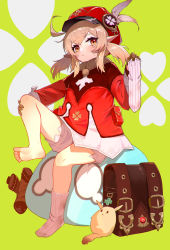 Rule 34 | absurdres, backpack, bag, bag charm, barefoot, bloomers, brown gloves, brown scarf, cabbie hat, charm (object), clover print, coat, dodoco (genshin impact), full body, genshin impact, gloves, green background, hat, hat feather, hat ornament, highres, holding, holding clothes, holding legwear, klee (genshin impact), light brown hair, orange eyes, pocket, pointy ears, randoseru, red coat, red hat, scarf, sitting, slime (genshin impact), soles, toes, underwear, unworn bag, unworn legwear, vision (genshin impact), xuxuxu