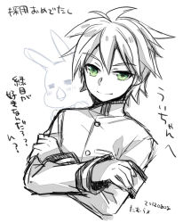 Rule 34 | 1boy, crossed arms, dated, executive student council (module), green eyes, kagamine len, male focus, monochrome, project diva (series), short hair, simple background, smile, solo, tamura hiro, translation request, vocaloid, white background