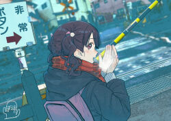 Rule 34 | 1girl, backpack, bag, black hair, black jacket, blurry, blurry background, breath, dutch angle, fukumaru koito, highres, idolmaster, idolmaster shiny colors, jacket, looking at viewer, looking back, open mouth, paayan (hagakinorock54), plaid, plaid scarf, purple eyes, railroad crossing, red scarf, scarf, solo, upper body