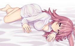 Rule 34 | 1girl, blush, breasts, elfenlied22, fate/grand order, fate (series), feet, head wings, hildr (fate), large breasts, looking at viewer, lying, pink hair, pink wings, red eyes, shirt, valkyrie (fate), white background, white shirt, wings