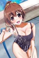 Rule 34 | 1girl, :d, breasts, brown eyes, brown hair, cleavage, dutch angle, hair ornament, hairclip, highres, hose, long hair, niimi haruka (photokano), one-piece swimsuit, open mouth, photokano, ponytail, pool, poolside, shiny skin, smile, swimsuit, tranquilizer (bestcenter), water, wet