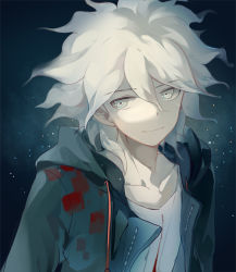 Rule 34 | 1boy, blood, blood on clothes, closed mouth, collarbone, commentary request, danganronpa (series), danganronpa 2: goodbye despair, dark background, dhiea, dots, green eyes, green hoodie, green jacket, hood, hoodie, jacket, komaeda nagito, looking to the side, male focus, medium hair, shirt, simple background, smile, solo, white hair, white shirt