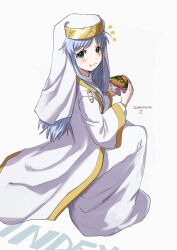 1girl blush burger character_name commentary dated eating food food_on_face from_side full_body gold_trim green_eyes grey_hair habit highres holding holding_food index_(toaru_majutsu_no_index) long_hair looking_at_viewer mazika_yappari notice_lines nun robe safety_pin signature sitting solo toaru_majutsu_no_index white_background white_robe