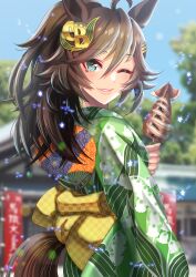 Rule 34 | 1girl, ahoge, alternate hairstyle, animal ears, aqua eyes, blurry, blurry background, brown hair, commentary request, green kimono, hair ornament, hairclip, hand fan, highres, horse ears, horse girl, horse tail, japanese clothes, kimono, looking at viewer, looking back, medium hair, mr. c.b. (umamusume), obi, one eye closed, otono (bkt4b), outdoors, paper fan, parted lips, ponytail, sash, smile, solo, squid, tail, uchiwa, umamusume