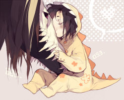 Rule 34 | 1girl, bad id, bad pixiv id, black hair, black sclera, brown hair, character name, child, colored sclera, couple, dinosaur costume, closed eyes, heart, jotman, kiss, monster, red eyes, scp-053, scp-682, scp foundation, sitting, spoken heart