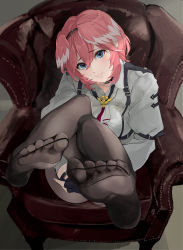 Rule 34 | 1girl, absurdres, armchair, black pantyhose, blue eyes, blush, breasts, chair, feet, head wings, high-waist shorts, highres, hololive, looking at viewer, pantyhose, pantyhose under shorts, pink hair, short hair, shorts, sitting, smile, solo, takane lui, takane lui (1st costume), torn flipper, virtual youtuber, wings