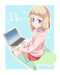Rule 34 | 1girl, blonde hair, blue background, blue eyes, blunt bangs, blush, border, casual, closed mouth, computer, full body, green socks, hair bobbles, hair ornament, highres, hirayama kanna, hood, hood down, hoodie, kneehighs, laptop, looking at viewer, looking back, multicolored hair bobbles, new game!, no shoes, outline, pink hoodie, red shorts, sakura nene, short hair, shorts, simple background, sitting, smile, socks, solo, sparkle, wariza, white border, white outline