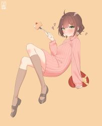 Rule 34 | 1girl, absurdres, artist name, black footwear, black socks, blush, box, breasts, brown hair, commentary, english commentary, female focus, floating, fork, fortissimo, full body, green eyes, hair behind ear, hair ornament, heart, heart-shaped box, highres, holding, holding fork, kijikoru, looking at viewer, medium breasts, miori celesta, musical note, musical note hair ornament, pink sweater, ribbed sweater, short hair, simple background, smile, socks, solo, sweater, treble clef, tsunderia, virtual youtuber
