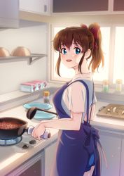 Rule 34 | 1girl, apron, backlighting, blue apron, blue eyes, blue shorts, blurry, blurry background, bow, brown hair, commentary, cooking, cowboy shot, depth of field, from side, hair bow, holding, holding ladle, idolmaster, idolmaster million live!, indoors, kamille (vcx68), kitchen, ladle, looking at viewer, looking back, medium hair, open mouth, plate, ponytail, red bow, satake minako, shirt, short shorts, shorts, sidelocks, frying pan, smile, solo, standing, stove, t-shirt, white shirt, window