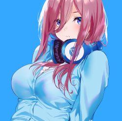 Rule 34 | 1girl, :t, blue background, blue eyes, blue sweater, blush, breasts, buttons, closed mouth, eyelashes, eyes visible through hair, go-toubun no hanayome, hair between eyes, hair over one eye, headphones, headphones around neck, highres, large breasts, lips, long hair, long sleeves, looking at viewer, mery (yangmalgage), nakano miku, nose blush, pink hair, pout, shirt, simple background, solo, sweater, upper body, white shirt