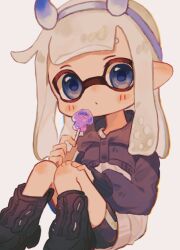 Rule 34 | 1girl, black footwear, blue eyes, blue hairband, closed mouth, commentary, full body, grey hair, hairband, highres, inkling, inkling girl, inkling player character, long hair, nintendo, ochocho2828, pointy ears, shoes, simple background, sitting, solo, splatoon (series), splatoon 3, tentacle hair, white background
