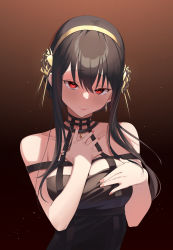Rule 34 | 1girl, absurdres, bare shoulders, black hair, breasts, closed mouth, flower, gold hairband, gradient background, hair flower, hair ornament, hairband, hand on own chest, highres, red eyes, rose, sidelocks, solo, spikes, spy x family, upper body, xiaoxiao de kuangsan, yor briar