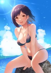 Rule 34 | 1girl, absurdres, bikini, blue hair, blue sky, breasts, brown eyes, cleavage, cloud, day, feet out of frame, highres, horizon, looking at viewer, maimaiko, medium breasts, mole, mole under eye, nijisanji, ocean, outdoors, revision, rock, shizuka rin, short hair, sitting, sky, smile, solo, swimsuit, virtual youtuber