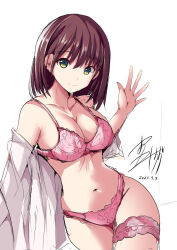 1girl bra breasts brown_hair cleavage closed_mouth collarbone commentary_request curvy dated dress_shirt green_eyes highres long_hair looking_at_viewer medium_hair navel original panties pink_bra pink_panties shirt signature simple_background smile solo sumisuzu thigh_strap underwear white_background white_shirt