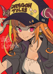 Rule 34 | 1girl, alternate costume, arm up, baseball cap, black hat, blonde hair, bow, breast pocket, breasts, bright pupils, commentary request, diagonal-striped bow, dragon girl, dragon horns, earrings, emblem, eyebrows hidden by hair, fang, fang out, hand on headwear, hat, highres, hololive, horn bow, horn ornament, horns, jacket, jewelry, kiryu coco, light blush, long hair, looking at viewer, multicolored hair, open clothes, open jacket, orange hair, pink eyes, pocket, pointy ears, print headwear, red background, short sleeves, sidelocks, simple background, smile, solo, streaked hair, striped, striped bow, tamo (gaikogaigaiko), translation request, upper body, virtual youtuber, white pupils