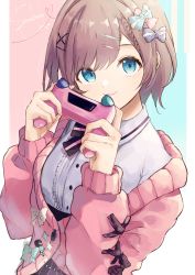 Rule 34 | :3, absurdres, blue background, blue eyes, bow, brown hair, cardigan, character name, controller, hair bow, hair ornament, hat pin, highres, holding, holding controller, medium hair, nijisanji, no headwear, ogura tubuan, pink background, pink cardigan, pink sweater, short hair, smile, solo, striped, striped bow, suzuhara lulu, suzuhara lulu (1st costume), sweater, two-tone background, vertical stripes, virtual youtuber, x hair ornament