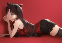 Rule 34 | 1girl, absurdres, bare shoulders, black bow, black hair, black skirt, black thighhighs, blue eyes, blush, bow, breasts, closed mouth, earrings, fate/stay night, fate (series), hair bow, highres, jewelry, long hair, looking at viewer, looking to the side, lying, on stomach, parted bangs, photoshop (medium), red background, red shirt, shirt, siino, skirt, sleeveless, sleeveless shirt, smile, solo, thighhighs, thighs, tohsaka rin, two side up