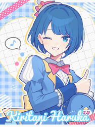 Rule 34 | &gt; &lt;, 1girl, blue background, blue eyes, blue hair, blue jacket, blue vest, bow, bowtie, character name, collared shirt, hat, highres, jacket, juliet sleeves, kiritani haruka, lapels, light blush, long sleeves, looking at viewer, mini hat, mini top hat, musical note, one eye closed, project sekai, puffy sleeves, red bow, red bowtie, sanrio, shirt, short hair, sleeve cuffs, smile, spoken musical note, swept bangs, thumbs up, top hat, tuxedo sam, upper body, vest, waka (wk4444), white headwear, white shirt