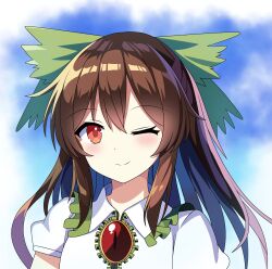 Rule 34 | 1girl, ;), absurdres, arina stepanova, blue sky, bow, brown hair, commentary, double-parted bangs, english commentary, green bow, hair bow, highres, long hair, looking at viewer, one eye closed, outdoors, red eyes, reiuji utsuho, short sleeves, sky, smile, solo, third eye, touhou, upper body