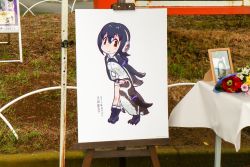 Rule 34 | 10s, 1girl, armband, bird, black hair, blush, boots, bouquet, breasts, commentary request, dated, easel, flower, full body, grape-kun, grass, headphones, highres, hood, humboldt penguin, humboldt penguin (kemono friends), jacket, kemono friends, medium hair, multicolored hair, outdoors, partially translated, penguin, photo (medium), photo (object), pink hair, purple armband, red eyes, simple background, smile, tail, translation request, white background, yoshizaki mine, zipper, zipper pull tab