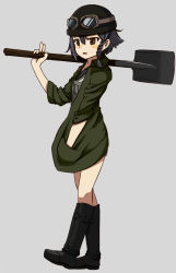 Rule 34 | 10s, 1girl, anzio military uniform, black footwear, black hair, black shirt, blush stickers, boots, braid, brown coat, brown eyes, choumin z, coat, dress shirt, full body, girls und panzer, goggles, goggles on headwear, grey jacket, hand in pocket, helmet, holding, jacket, open clothes, open coat, open mouth, pepperoni (girls und panzer), shirt, short hair, shovel, side braid, simple background, sleeves rolled up, smile, solo, standing, standing on one leg, worktool