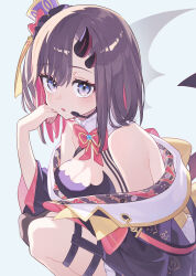 Rule 34 | 1girl, absurdres, bare shoulders, black kimono, blue eyes, bow, bowtie, breasts, brown hair, cleavage, colored inner hair, commission, detached collar, feet out of frame, from side, hat, head rest, highres, horns, indie virtual youtuber, japanese clothes, kimono, looking at viewer, medium breasts, microphone, mini hat, multicolored hair, off shoulder, parted lips, pink hair, purple hat, qingdai guanmao, red bow, red bowtie, samayoi suzu, shirane rine, short hair, simple background, single thighhigh, skeb commission, solo, squatting, thighhighs, tilted headwear, virtual youtuber, white background, wings