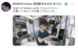 Rule 34 | 1boy, alternate costume, black shirt, brown hair, cable, closed mouth, computer, danganronpa (series), danganronpa v3: killing harmony, english text, facial hair, frown, goatee, green shirt, highres, indoors, laptop, male focus, messy hair, momota kaito, pink eyes, shirt, short sleeves, spacecraft interior, translation request, twitter, upper body, visket53