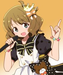 Rule 34 | 1girl, ahoge, black bow, black bowtie, blue eyes, blush, bow, bowtie, breasts, brooch, brown hair, crown, dot nose, gradient background, hair bow, hair ribbon, hands up, holding, holding microphone, idolmaster, idolmaster million live!, idolmaster million live! theater days, index finger raised, jewelry, kidachi, looking at viewer, microphone, mini crown, open mouth, orange ribbon, polka dot, polka dot bow, puffy short sleeves, puffy sleeves, ribbon, short hair, short sleeves, simple background, small breasts, smile, solo, star brooch, suou momoko, teddy bear ornament, two-tone dress, upper body, wavy hair
