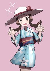 Rule 34 | 1girl, :d, absurdres, blue kimono, brown eyes, brown hair, creatures (company), floral print, fujiwara echi, game freak, hands up, hat, highres, japanese clothes, kimono, looking at viewer, low twintails, lyra (pokemon), lyra (summer 2020) (pokemon), nintendo, obi, official alternate costume, open mouth, pink background, pokemon, pokemon masters ex, sash, simple background, smile, solo, standing, sun hat, twintails, white hat, yukata
