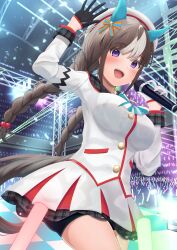Rule 34 | 1girl, absurdres, animal ears, black gloves, black shorts, braid, breasts, brown hair, commentary request, concert, cowboy shot, ear covers, gloves, glowstick, highres, hokko tarumae (umamusume), holding, holding microphone, horse ears, horse girl, horse tail, jacket, komugikokonko, large breasts, long hair, long sleeves, looking at viewer, microphone, multicolored hair, open mouth, purple eyes, shorts, skirt, smile, solo, stage, streaked hair, tail, twin braids, umamusume, waving, white background, white gloves, white hair, white headwear, white jacket, white skirt