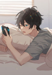 Rule 34 | 1boy, absurdres, ahoge, alternate costume, axia krone, black hair, blue eyes, blurry, blurry background, blush, cellphone, chestnut mouth, commentary, emu (emum), grey shirt, highres, holding, holding phone, male focus, nijisanji, one eye closed, open mouth, phone, pillow, shirt, short hair, short sleeves, solo, symbol-only commentary, under covers, virtual youtuber, window, window blinds