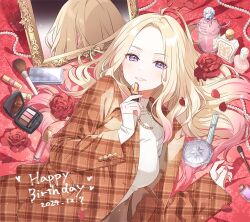 1girl ahoge blonde_hair breasts brown_coat coat commentary_request cosmetic_(gakuen_idolmaster) cosmetics dated flower gakuen_idolmaster gradient_background grin hair_spread_out half-closed_eyes happy_birthday hechima_(issindotai) highres holding holding_lipstick_tube idolmaster juo_sena lipstick_tube long_hair long_sleeves looking_at_viewer lying makeup_brush medium_breasts mirror nail_polish official_alternate_costume official_art on_side open_clothes open_coat pink_hair pink_nails plaid_clothes plaid_coat purple_eyes red_flower red_rose rose sleeves_past_wrists smile solo sweater turtleneck turtleneck_sweater upper_body white_sweater