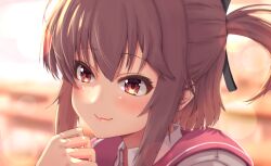 1girl absurdres blurry blurry_background blush brown_eyes brown_hair closed_mouth collared_shirt commentary_request depth_of_field etou_kanami fear_jyosyu hair_between_eyes hair_ribbon half_updo highres lips looking_at_viewer minoseki_gakuin_uniform one_side_up red_sailor_collar ribbon sailor_collar school_uniform shirt short_hair sidelocks smile solo toji_no_miko upper_body white_shirt winter_uniform