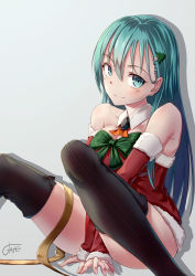 Rule 34 | 1girl, alternate costume, black thighhighs, detached collar, green eyes, green hair, grey background, hair between eyes, highres, kantai collection, long hair, santa costume, simple background, smile, solo, suzuya (kancolle), thighhighs, xfate