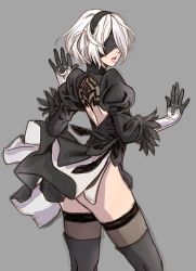 Rule 34 | 1girl, 2b (nier:automata), back, black blindfold, black dress, blindfold, boots, covered eyes, dress, feather-trimmed sleeves, gloves, grey background, hairband, highres, nier:automata, nier (series), short hair, simple background, solo, thighhighs, thighhighs under boots, thighs, turtleneck, turtleneck dress, yamashita shun&#039;ya